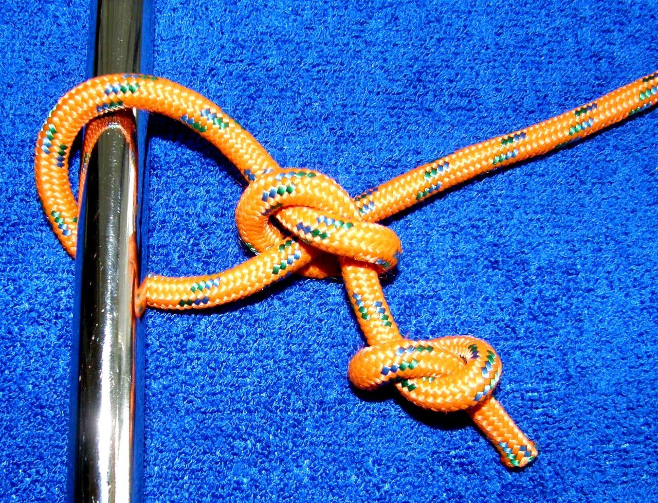 Arbor knot tied around a post, as used to attach line to a reel spool, shown in thick cord
